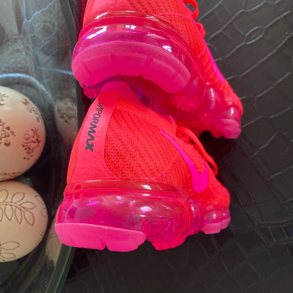 NEW Woman’s 7.5 Nike Air VaporMax Flyknit Hyper Punch / Punk Blast # 849557 - Picture 7 of 16